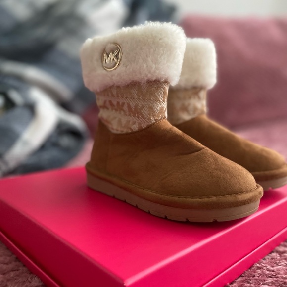 Boots - Picture 4 of 11